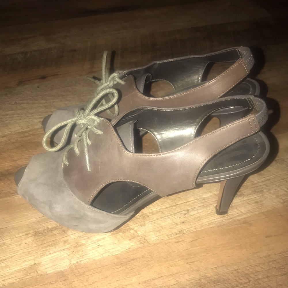 Tahari Slingbacks